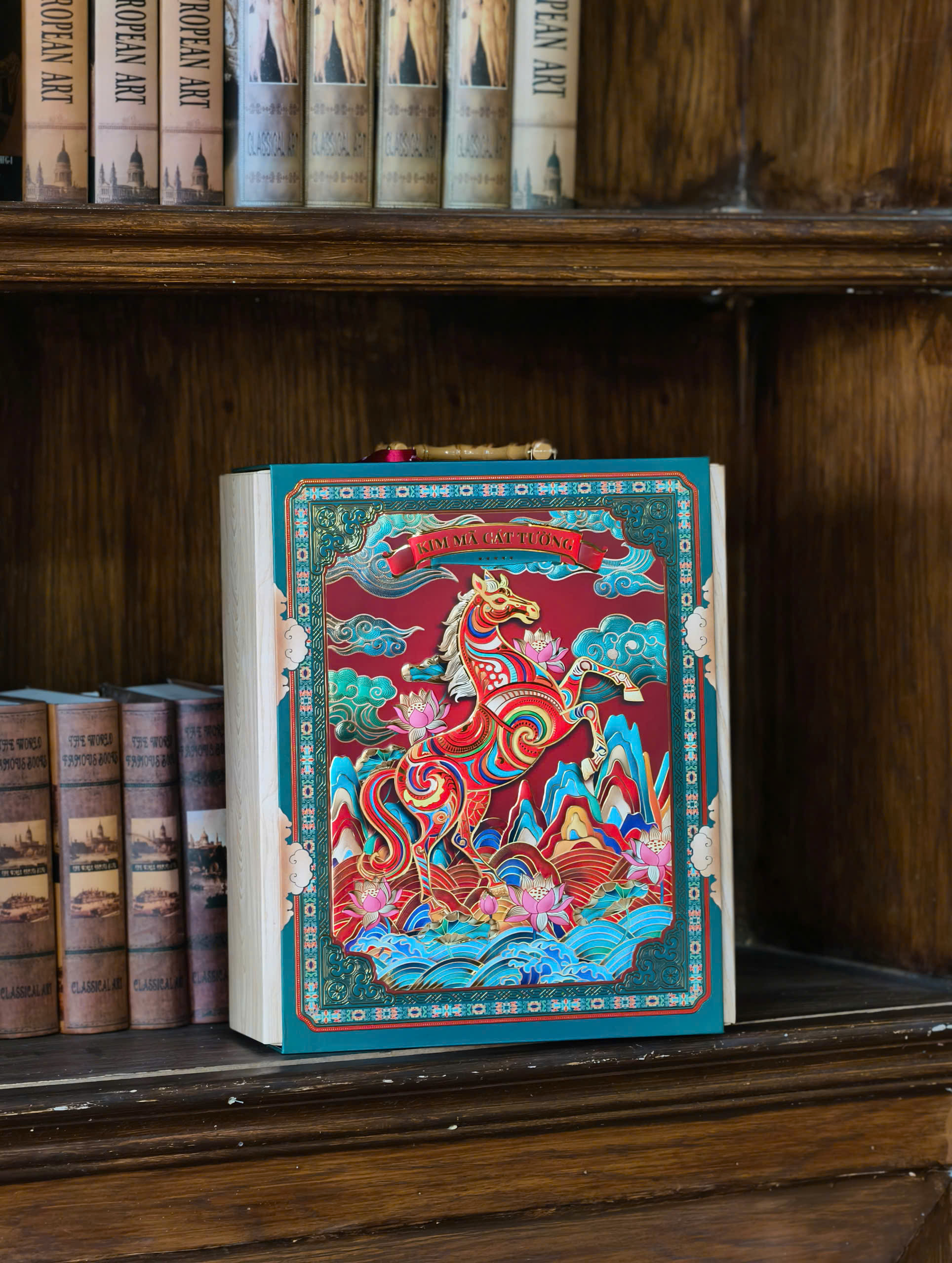 Hộp quà Tết Kim Mã Cát Tường 2026 – Quà biếu sang trọng, thịnh vượng cho doanh nghiệp 1 Hộp quà Tết Kim Mã Cát Tường – Món quà thịnh vượng cho doanh nghiệp